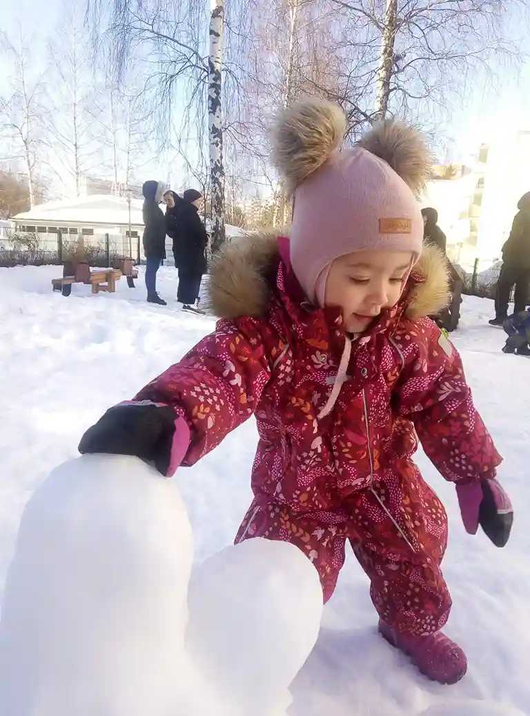 A picture of UMKA kids playing in winter 2023